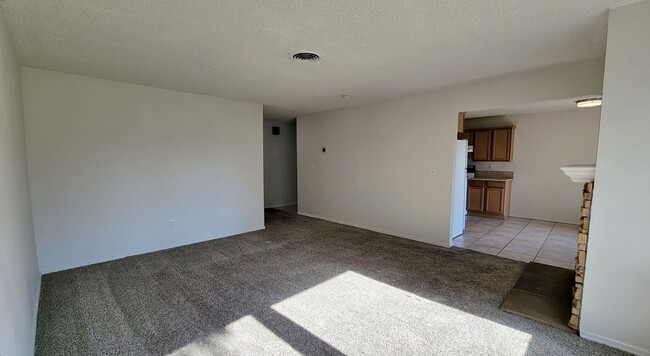 Building Photo - 3-bedroom, 2-bath Condo 'On the Green'