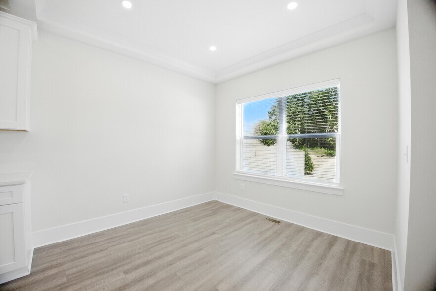 Building Photo - 41 Sequoia Dr