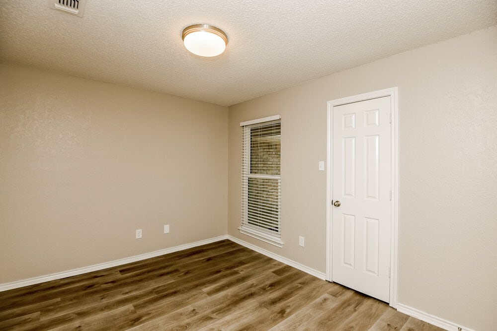 Building Photo - 1913 Green Willow Dr