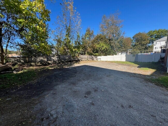 Building Photo - 20 Florence St