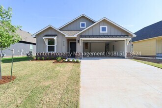 Building Photo - Gorgeous New Construction Home 4 Bed 2 Bath in Broken Arrow!