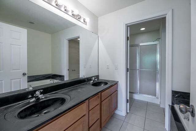 Building Photo - Large Duplex; Dunlap Schools