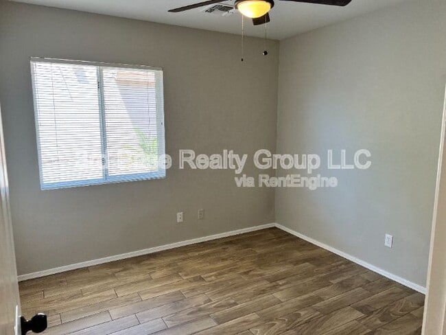 Primary Photo - 724 S 223rd Ln