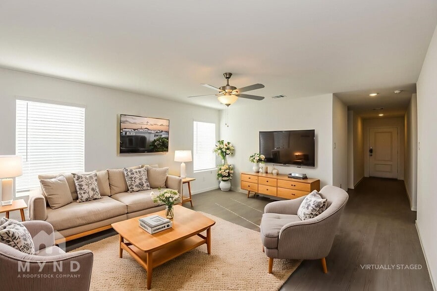 Building Photo - 2745 Ctr Crk Ln