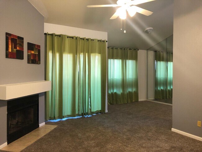 Living area - 5640 E Bell Rd