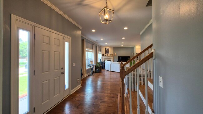 Building Photo - 3120 Mayflower Ln