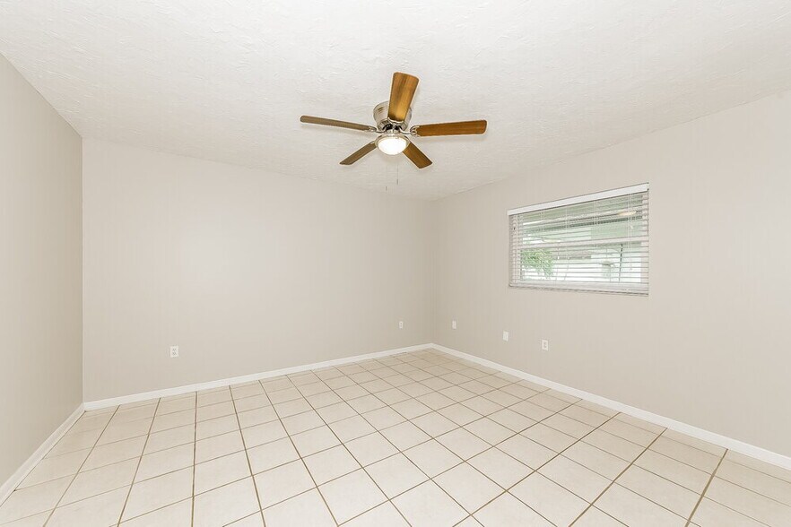 Building Photo - 4760 Greencroft Rd