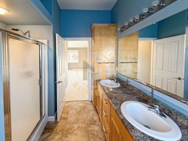 Building Photo - Executive Duplex: 3 Bed 3.5 Bath w/ 2 Stall Heated Garage