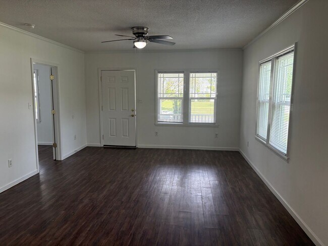 Building Photo - 1605 High St