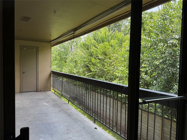 Building Photo - 3300 Pebblebrook Dr