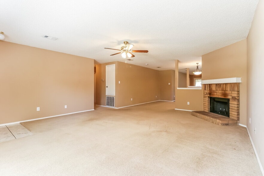 Building Photo - 548 Magdalen Ave
