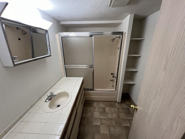 Building Photo - 100 S Davies Rd