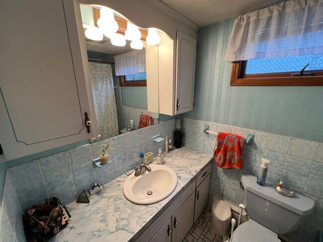 Building Photo - 211-213 Holland Street