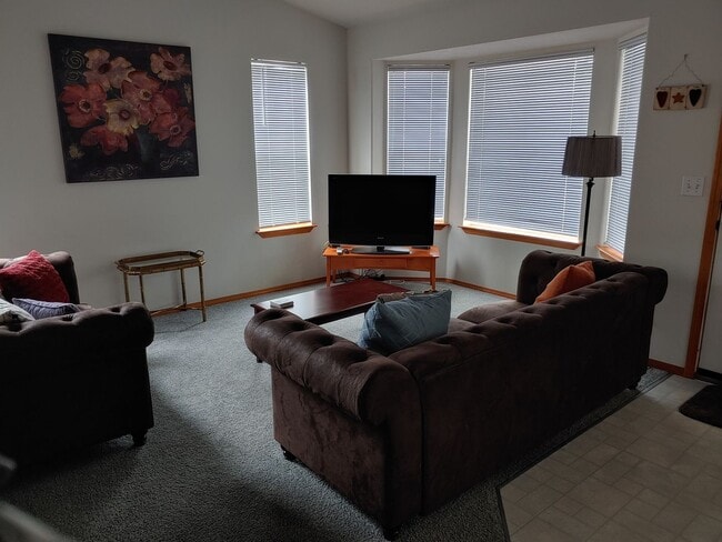 Building Photo - "Welcome to the fully furnished rancher wi...