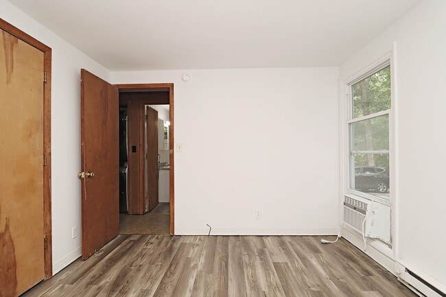 Building Photo - Private & Peaceful Living on 3 Wooded Acres
