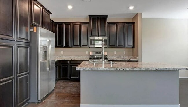 Building Photo - 37 Alamere Falls Dr