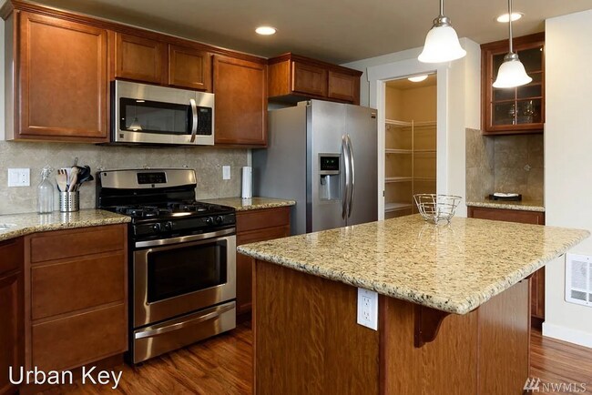 Building Photo - 511 21st Ave