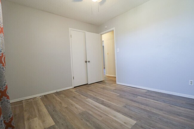 Building Photo - 3 Bed 2 Bath Sand Springs