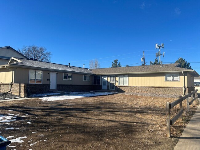 Building Photo - Lansing27