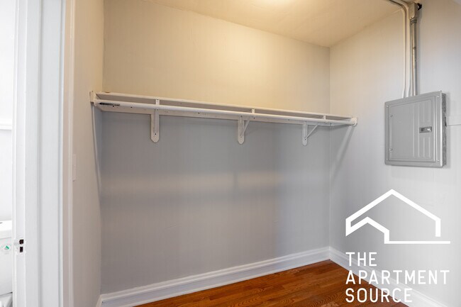 Building Photo - 4546 N Damen Ave