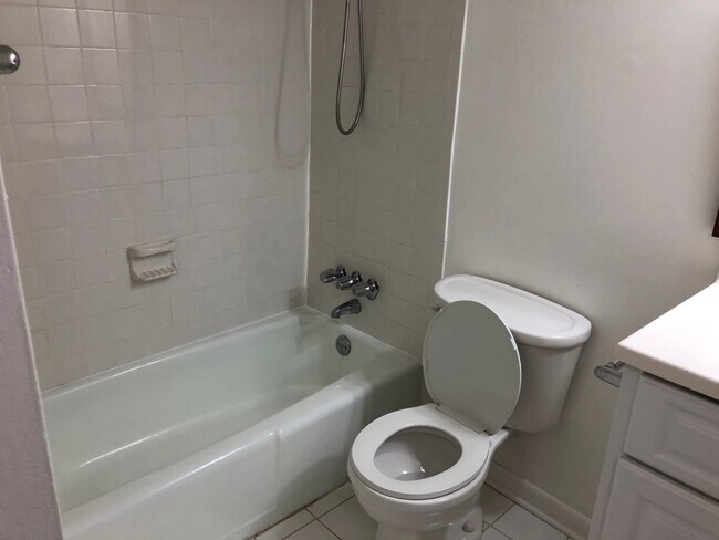 Building Photo - 3204 Spartan Rd