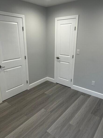 Building Photo - 7814 Lindley Ave