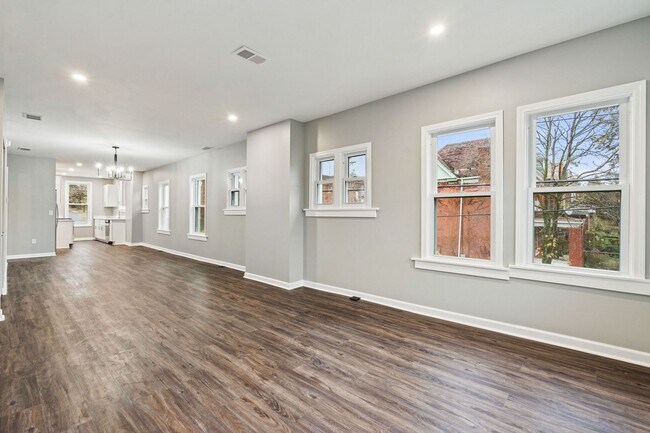 Building Photo - 301 Rochelle St