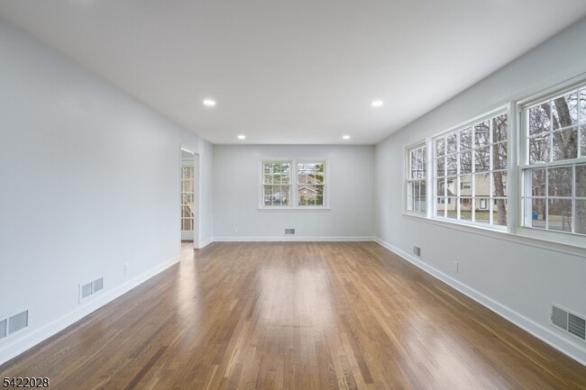 Building Photo - 6 Windsor Way