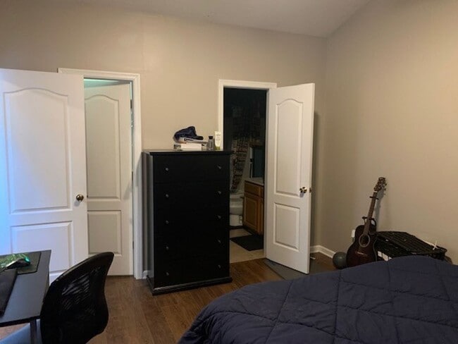 Building Photo - Beautiful 3 bedroom home with room for everyone & pets!