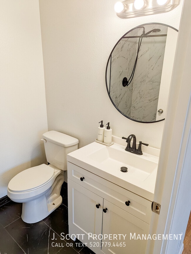 Building Photo - 1618 E Dunbar Dr