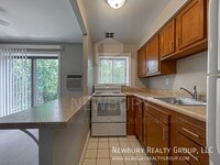 Building Photo - 1848 Chessland St