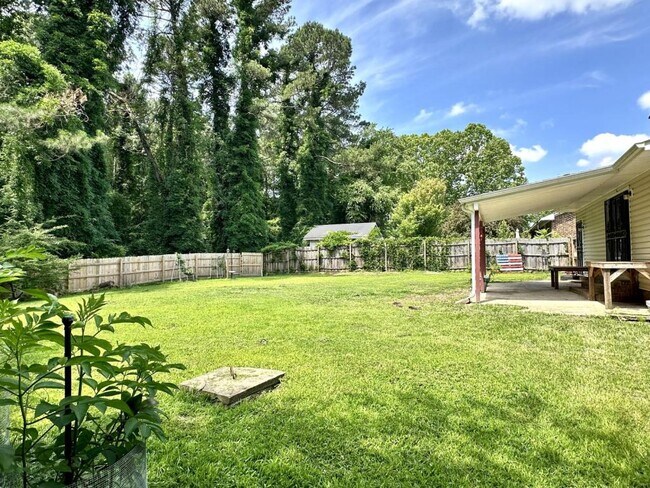 Building Photo - 246 Azalea Dr