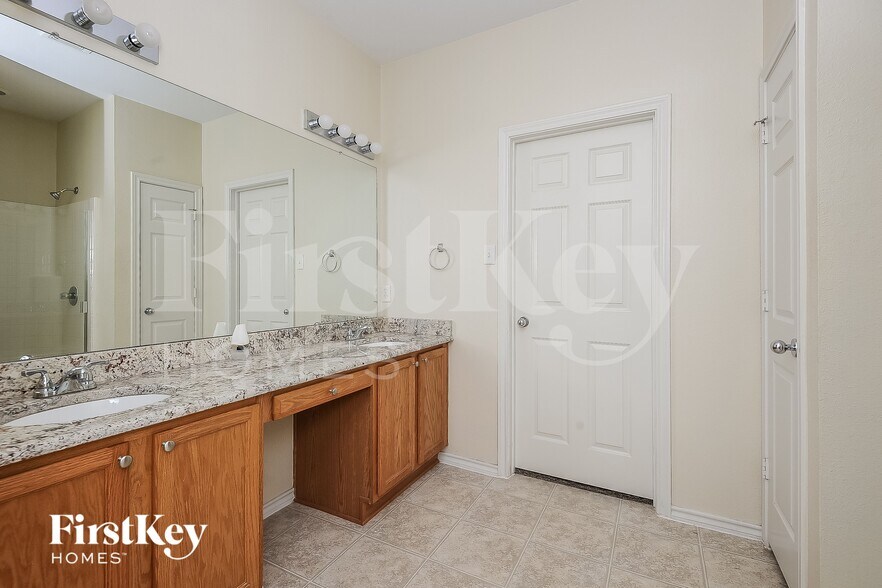 Building Photo - 5108 Parkplace Dr