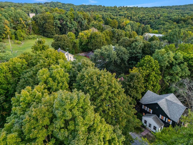 Building Photo - 52 Church St