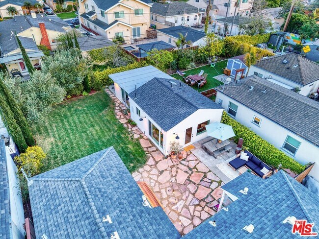 Building Photo - 7822 Bleriot Ave