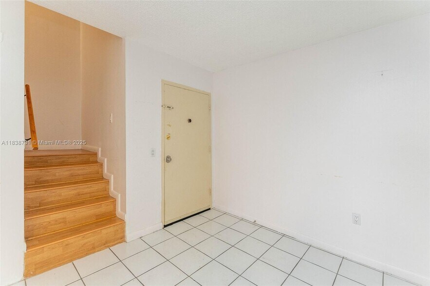 Building Photo - 3862 NE 171st St