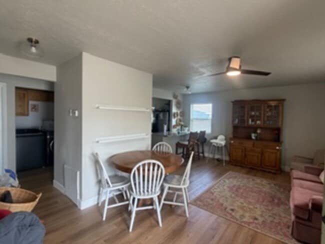 Building Photo - Beautiful 4 Bed / 2.5 Bath Home in Quiet Neighborhood