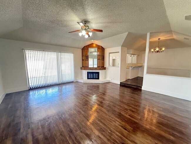 Building Photo - Garden Home on the Eastside.