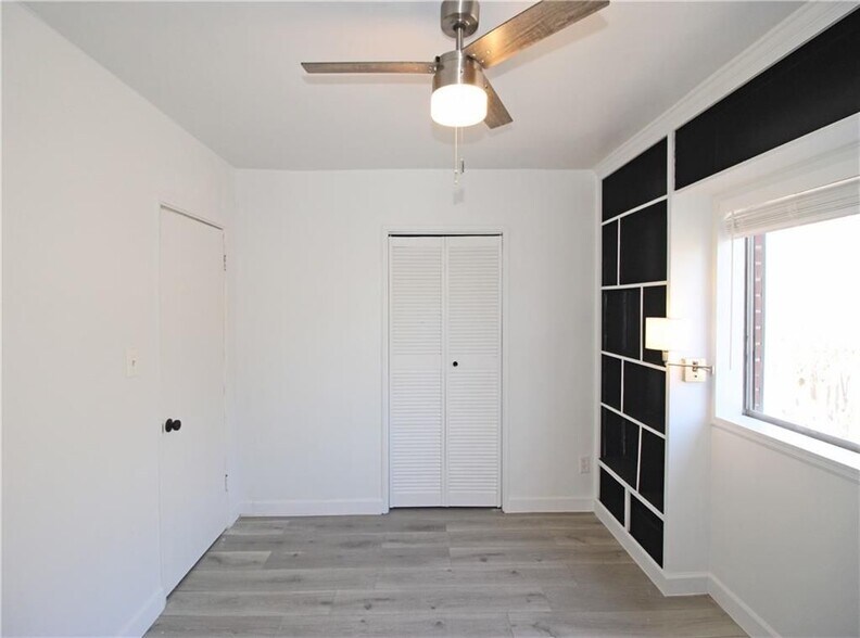 Building Photo - 91 Rumson Rd NE