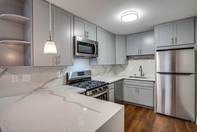 Building Photo - $99 Move In Special! (OAC) Stunning 3Bd/2B...