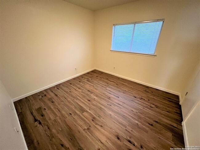 Building Photo - 8214 Chestnut Manor Dr