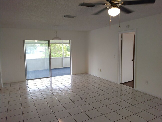 Building Photo - 2 bedroom 2 bathroom adorable house for rent