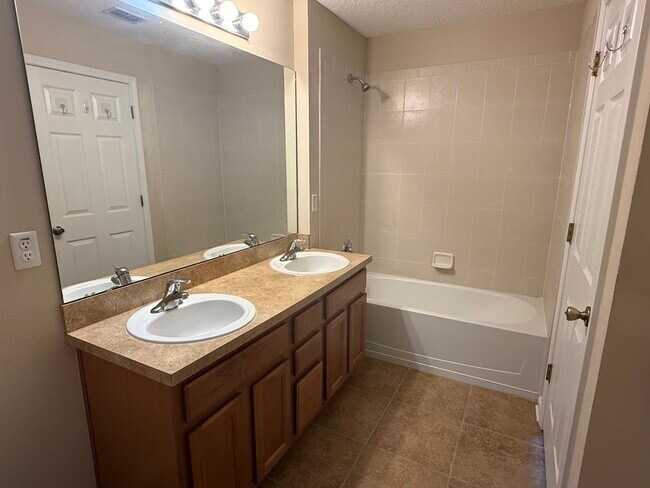Building Photo - 1500 Calming Water Dr