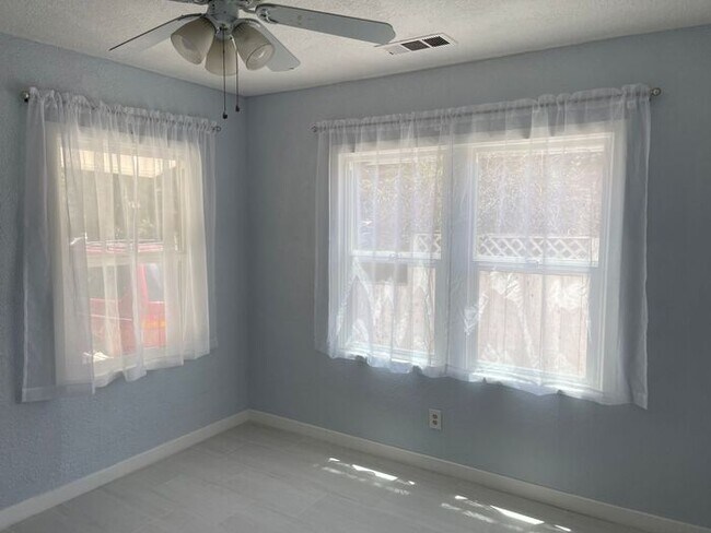 Building Photo - Coming Soon Modesto Renovated 3 Bedroom 1 ...