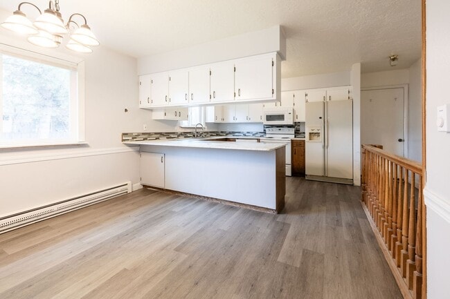 Building Photo - 4 BED 2 BATH HOME WITH BONUS ROOM IN IDAHO FALLS