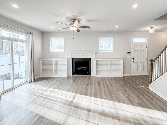 Building Photo - RENOVATED 4 BEDROOM/3 BATH IN VIRGINIA BEACH! READY FOR RENT!!