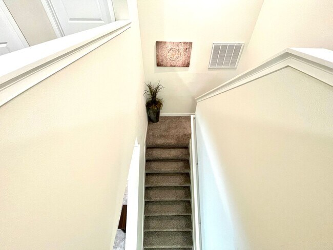 Building Photo - Available Move In 06/01! - Beautiful 3 Bed...