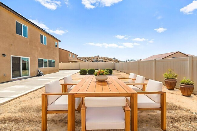 Building Photo - 28357 Cats Claw Dr