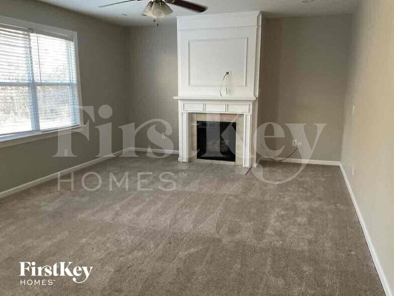 Building Photo - 670 Golden Meadow Dr