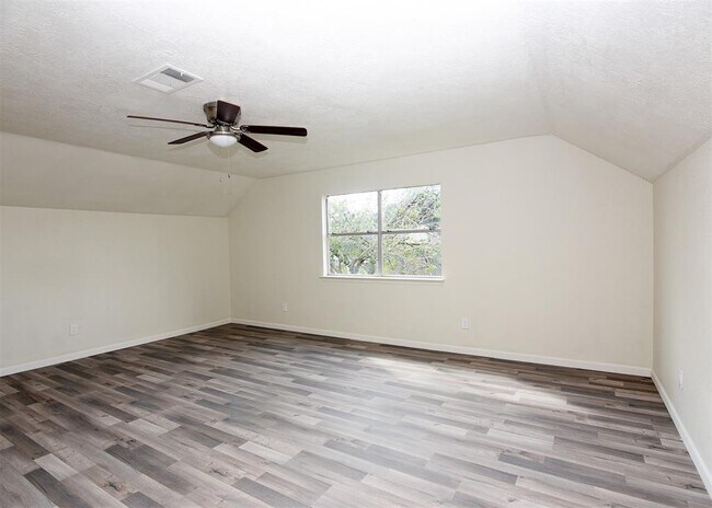 Building Photo - 194 Moonridge Dr